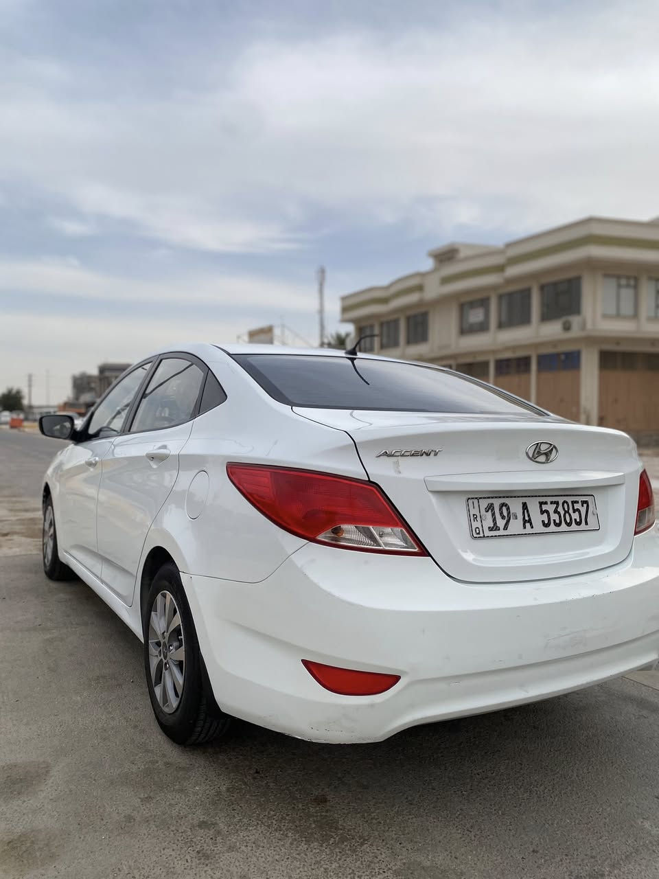 السلام عليكم اكسنت خليجي موديل 16سياره جديده معنه الكلمه حداديه جديده قطعتين فقط بدون دواخل والباقي كله كفاله گير ومكينه سياره ع وضع الشركه لاستفسار اكثر (***********)مكان السياره كربلاء السعر 90💲
