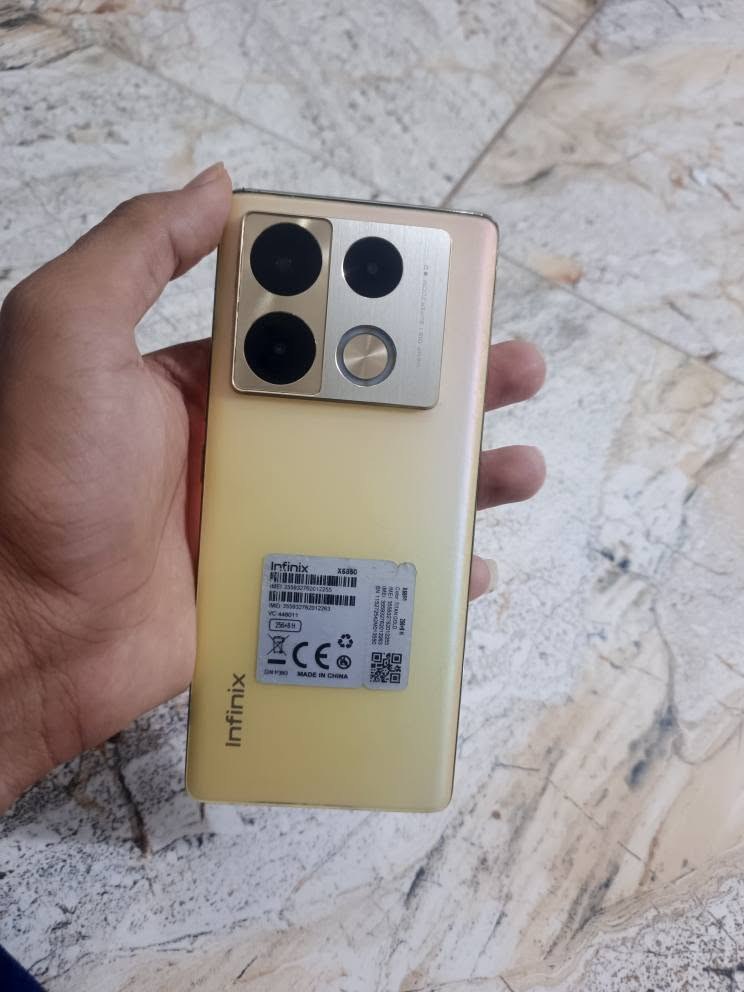 انفنكس نوت ٤٠ برو فايف جي جهاز مكفول كفاله عامه ونضيف وغراضه كامله ما عده الشاحنه جهاز وياه كارتون وهيتفون اصلي وثنين كفرات وشاحنه لاسلكي جهاز نضيف ااسعر 235 وبي مجال بسيط عمارة, ميسان


**إذا كنت صاحب هذا الإعلان وتريد حذفه لأي سبب، رجاءا أرسل رسالة إلى الدعم الفني**