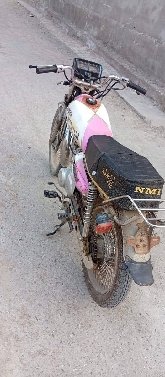 دراجه ارشه مكينه نضيفه اوراق بسمي تحويل اول يوم سعر 600وبيه مجال قليل مكاني البصره  كرمه علي رقم***********
