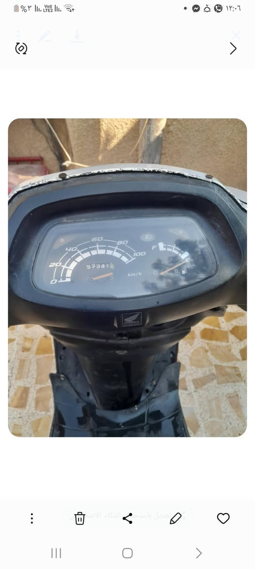 السلام عليكم دراجة هونده سببسي ياباني بلاد سرعة ١٠٠ نكره سلف وهندر مكينة ناعمة خير من الله شلعة ومعدل تخم تاير جديد باتري جديد دبلات بلاد لايت بك لايت اشاير السعر ٤٠٠ بيه مجال بصيط الاتصال ***********
