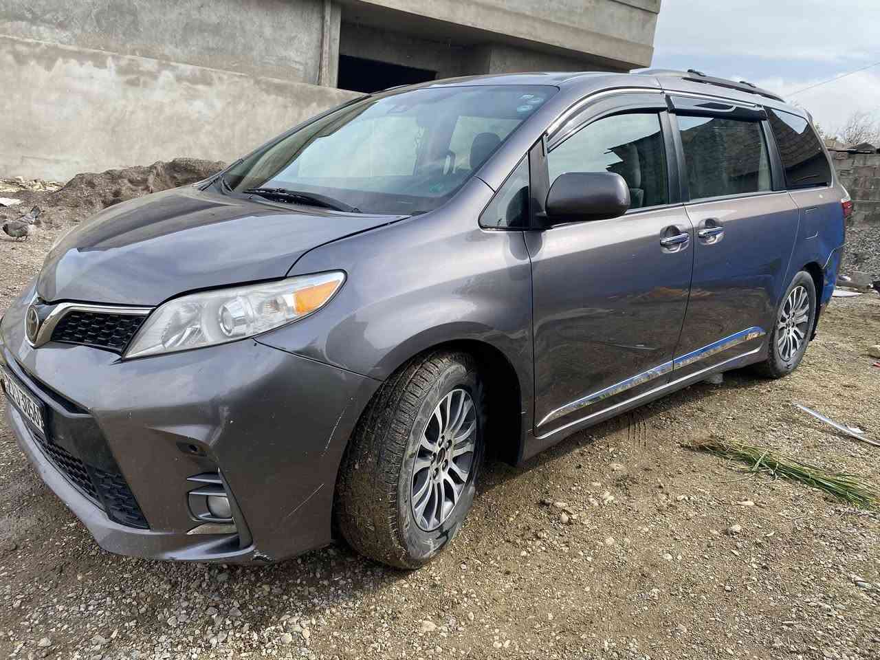 تويوتا سينا XLE موديل 2020 ماشية 150 الف كم
ضربتها صفحة 3 قطع بابين وجاملغ امامي مبدل نفس اللون 
سيارةمامشتغلة خط مال بيت  
السعر 223 ورقة
***********
***********
