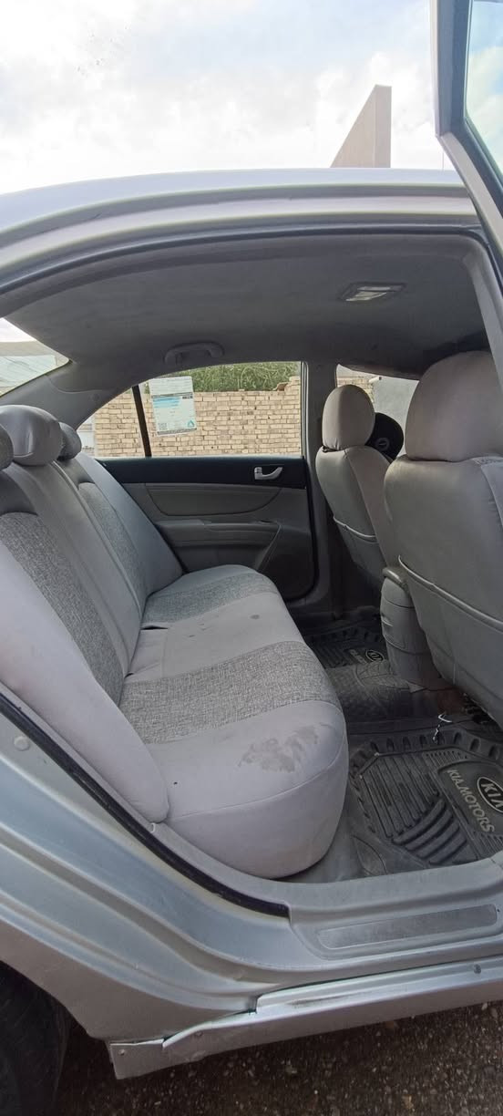 سلام عليكم ورحمه الله 
 سوناتا // رقم ديالى مشروع وطني تداور وين ما تريد 
مديل/ 2007 
مكينه / 2000
نوع / خليجي 
كشنات تدفئه 
مثبت سرعه كروز 
كرسي سايق كهرباء 
بدون فتحه 
سبير شركه بل سياره 
سنويه ب26/ بشهر 5 
بسمي تحويل نفس اليوم او ثاني يوم 
مبدل قطعه وحده ول باقي مكفول على وضع الشركه
سعر 90 وبيها مجال للطيبين  
للاستفسار //الدوانيه 
***********
