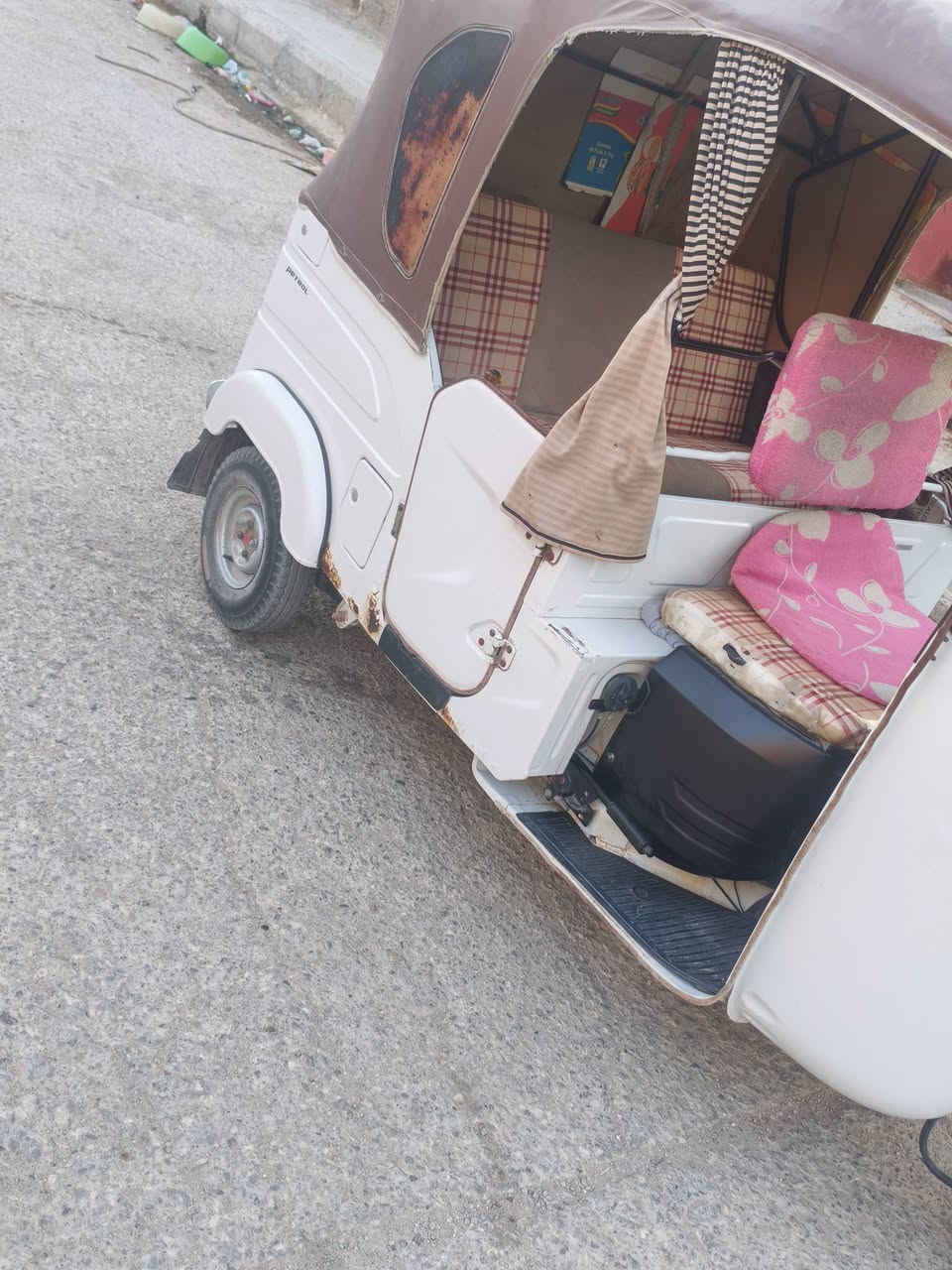سلام عليكم تكتك للبيع موديل 22 كفاله عامه كشره ومكينه كفاله من زلق 8300 وبيه مجال مكاني دوايه مكلف بل نشر اتصال ***********
