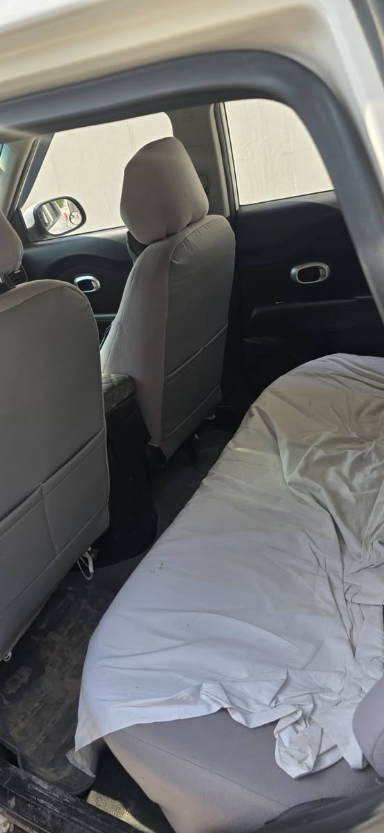 السلام عليكم سياره كيا صول موديل 2019 وارد امريكي حادثه كما موضح في السونار ايرباكات سليمه محرك 1600 gdi السعر 120$ وبيه مجال مكاني بغداد السيديه ***********
