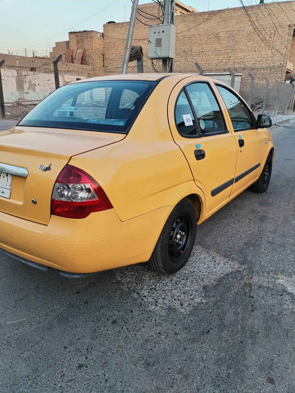 السلام عليكم طيبه ٢٠١٥ ماشيه ١٩٠ مكفوله لا صبغ لا تبديل مكينه كير كلج حداديه تخم تاير باتري كله جديد ومكفول  سيارة كلش حلوه وناعمه نقص فقط كمبريسر سنويه ٢٠٢٧ هيئه مصفره بسمنه السعر ٣٧ مكاني بغداد الجديده الأمين رقمي ***********
