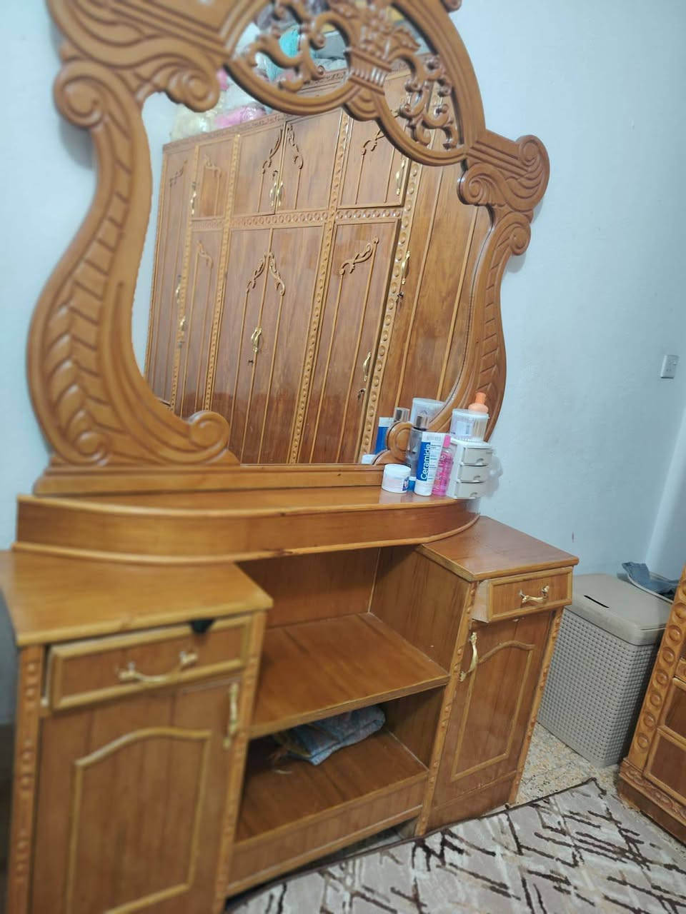 غرفة نوم للبيع تزكام
انتصال على رقم ***********
