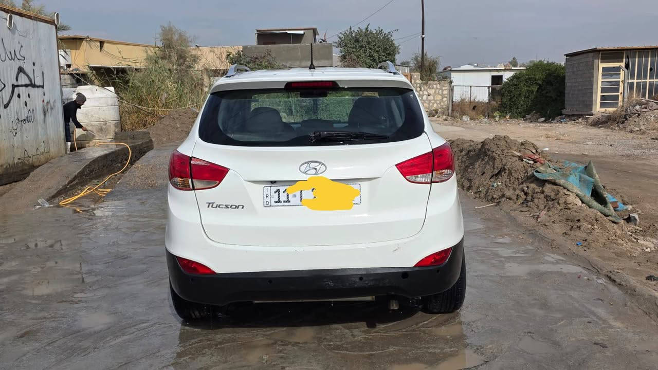 توسان للبيع خليجي محرك 2000 سنويه الى 2028 بسمي موديل 2012 السياره مصبوغه عام مكان السياره حله  السعر 110 وبيه مجال اتصل على هذا الرقم ***********
