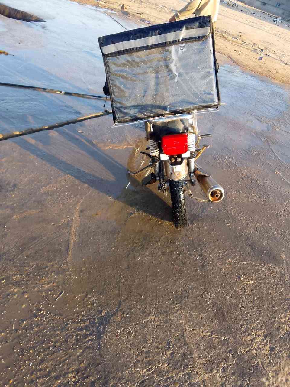 سلام عليكم دراجه أربعة كير للبيع من ظمن صندوك 300قفل ***********
