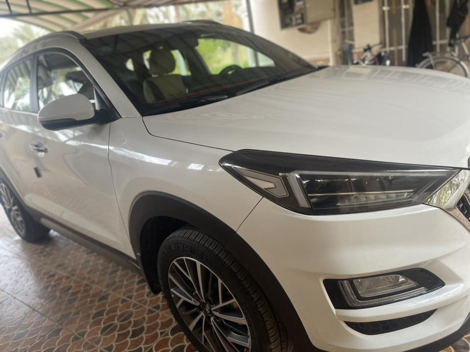 السلام عليكم من رخصة الادمن توسان 2021  رقم بغداد فول مواصفات واحد على واحد عدا البنوراما كفاله عامه ماشيه 63000 وقابل للزياده السعر215 ورقه للاستفسار الاتصال بالرقم *********** مكان السياره بابل
