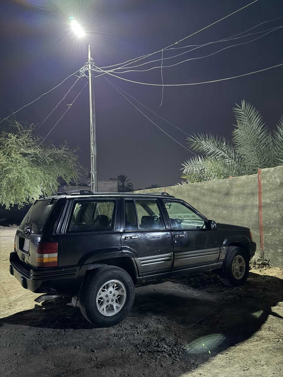 السلام عليكم جيب شيروكي موديل 1998
للبيع رقم بغداد بسمي كير مكينه بطه ثنين ونص مجول 
تخم تاير جديد حداديه هم فدوه اروحلك لا تكلي شبيها مابيها هيه موديل قديم تجي تفحص وتقتنع بعينك احسن بس السياره حلوه ونضيفه السعر 38 وبيها مجال حك الجيه ***********
مكان السياره حله الحمزه الغربي
