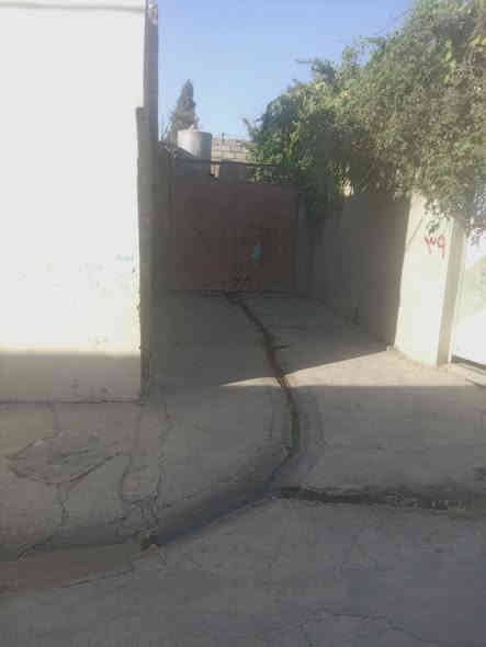 دار للبيع في الرشيدية في القطاع الأول قرب جامع الشمام مساحة 333م بناء شرقي  سند ملك 
***********
***********
