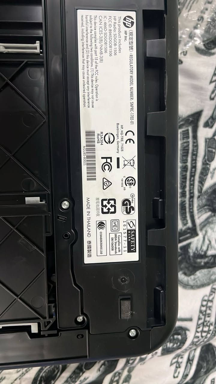 بغداد سعره 40  متروكه طابعة HP ENVY 5014 هي طابعة منزلية متعددة الوظائف (طباعة + نسخ + مسح ضوئي + صور)، وهذه أهم مواصفاتها باختصار:

🖨️ المواصفات الأساسية

* النوع: طابعة نفث حبر (Inkjet) من HP
* الوظائف: طباعة + نسخ + مسح ضوئي + طباعة صور  
* الدقة:
    * أسود: حتى 1200 × 1200 dpi
    * ألوان: حتى 4800 × 1200 dpi  
* سرعة الطباعة: حتى 10 صفحات/دقيقة (أسود)  

📶 الاتصال

* Wi-Fi (لاسلكي)
* USB 2.0
* دعم الطباعة من الهاتف (AirPrint / HP Smart / Mopria)  

📄 الورق والسعة

* درج إدخال: حوالي 100 ورقة
* درج إخراج: 25 ورقة  
* الطباعة على أحجام مختلفة (A4، صور، بطاقات)

📠 الماسح الضوئي

* نوع: Flatbed (سطح مسطح)
* دقة: حتى 1200 dpi


**إذا كنت صاحب هذا الإعلان وتريد حذفه لأي سبب، رجاءا أرسل رسالة إلى الدعم الفني**