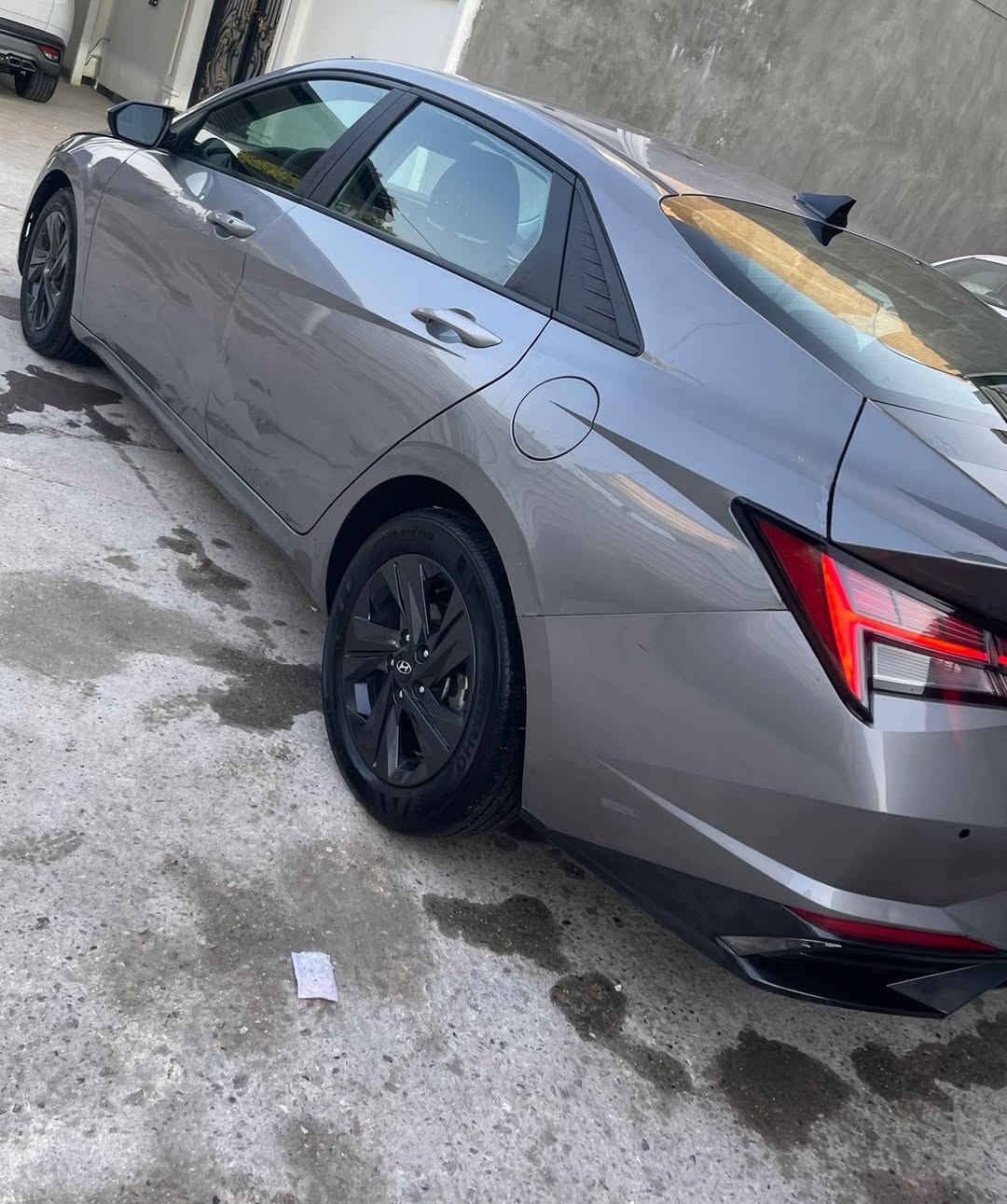 السلام عليكم من رخصة الادمن
النترا هايبرد 2023 وارد امريكي 
اللون رصاصي غير محدد
رقم بغداد 
تحويل مباشر 
مواصفات:
ماشيه 49 الف ميل/بصمه 
تشغيل عن بعد /كشنات تدفئ /تحكم ستيرن جهتين 
بك لايت لد
مثبت سرعه
هاند بريك دكمه 
ثلاث أنظمة قياده 
حادث  خلفي
تبديل دعاميه نفس الون+جنطة 
كما موضح بالسونار ورقم الشاصي موجود بالصور
السعر.....147 وبيها مجال//مكاني بغداد 
الرقم/***********
