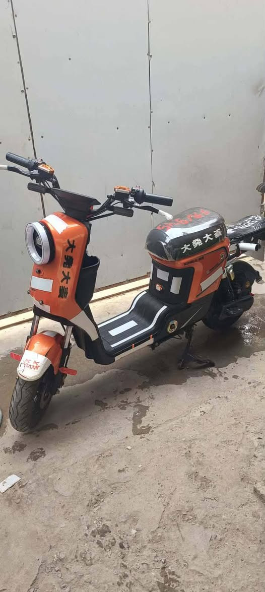 السلام عليكم دراجه شحن R9 موديل 2025 درج نضيف بل كرتون جديد درج قرضها كله موج سل وا مرايات الدرجه نضيف كلش المكان البصر كوت الحجاج السعر 400 وبيه مجال  للل استفسار اتصل على هذ الرقم ***********
