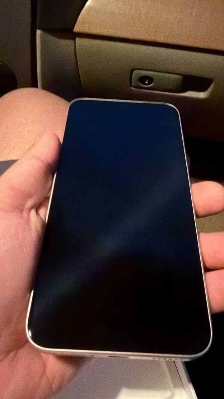 شاومي 15 تي ذاكرة 512 مستخدم بطارية 98 نظيف جداا لدرجة الجديد مكاني بغداد البلديات كامل ملحقات ***********
