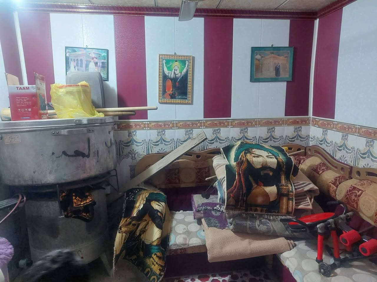 بيت للبيع تجاوز سعره 12بي مجال  ***********
تصال ع رقم وات ساب غرفه  وديوان ومطبخ وصحيات وهول يت تجاوز للبيع خلف مستشفى فيحاء دور الظباط بيت مرتب مستعجل للبيع
