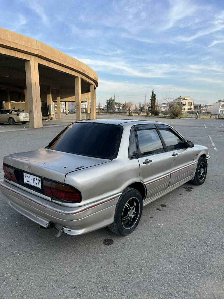 گڵاند مەکینه 63 ی مەرغووب سەیارەکە گێڕ و مەکینه س بەشەرتی فیتەر هەتا بڵی جوان و خاوینە بەشەرتی مووس و بڕاوە و وەرگەڕاو چوار ویل و تایەی لۆک ئارم سۆران ە ڕسمەکەیە بەس من بەهەدیە ئەی دەمێ بەشەرتی ماڵی مەدەنی دەیفرۆشم هەتا بڵی توند و تۆڵە و بی مەسروفە . گێر و مەکینەی سەعات چۆنە ئاوایە . مووشتەری لەخزمەتت دام 

سحر//18 و معامەلە 
شوین//ڕانیه
ژ.م//*********** رانية, السليمانية
