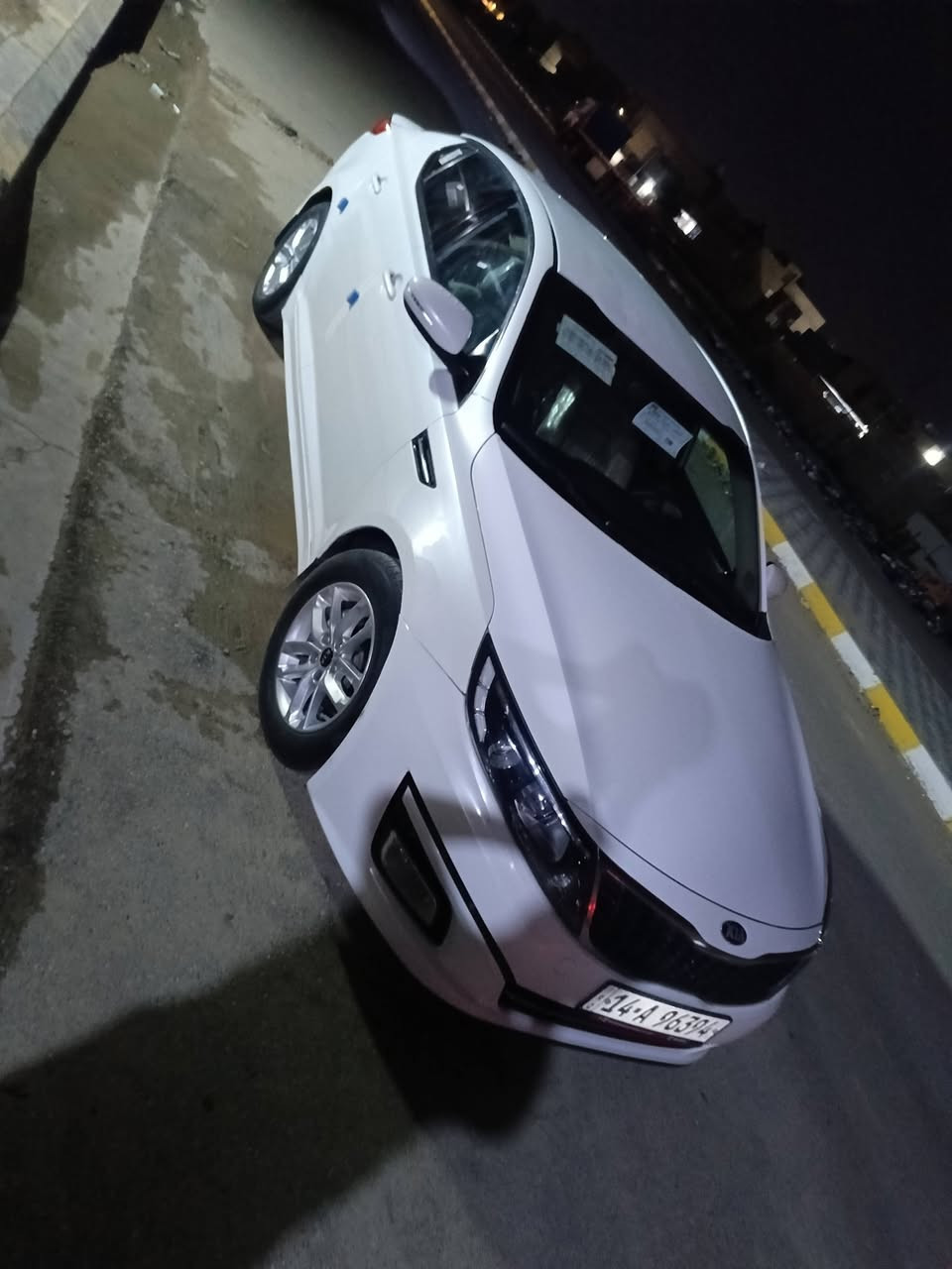 كيه اوبتيما خليجي موديل 16.  بيها باب سايق مرشوش. سبب شخط موضح بالصوره. الشخط //.  باب خلفي مفتوح.  //.  وبيه صبغ بالهلال الخلفي بدون ضربه داخل  مثل ما امبين بالسونار.  مكينه 2000.  دوش كفاله //.  سياره جاهزه تبريد قطعتين /. تخم تاير /. حداديه 100/100 ///. سياره. بسمي  رقم بصره.   مكان ناصريه مركز. لإسكان الصناعي نزلة.   السعر 130.   //. ***********
