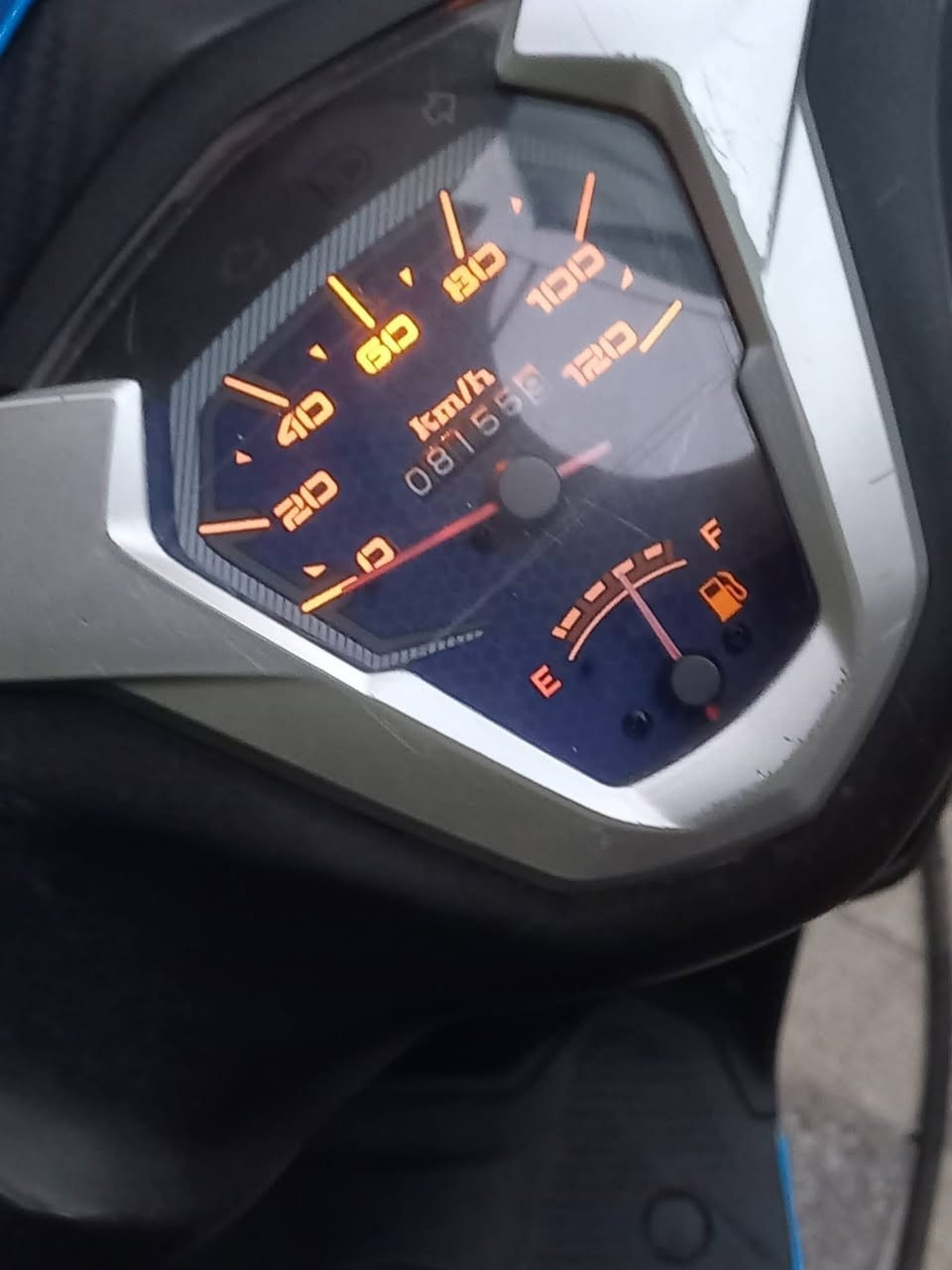 السلام عليكم دراجه نوع ياماها ياباني مال رمبه صارلها شهر من نزلت من الحاويه محرك 125cc،سرعتها 120 محرك الدراجه وشلعتها فول، الدراجه نزلت من الحاويه انكسر البكلايت الخلفي، الدراجه ماماشيه اقرا العداد كفاله عامه بوشه٥٥ بلاديه البوشه 
المكان كربلاء الحر قرب مدينة العاب نوارس ***********بي اتصال خط وواتساب والخاص مفتوح السعر500وبيها مجال
