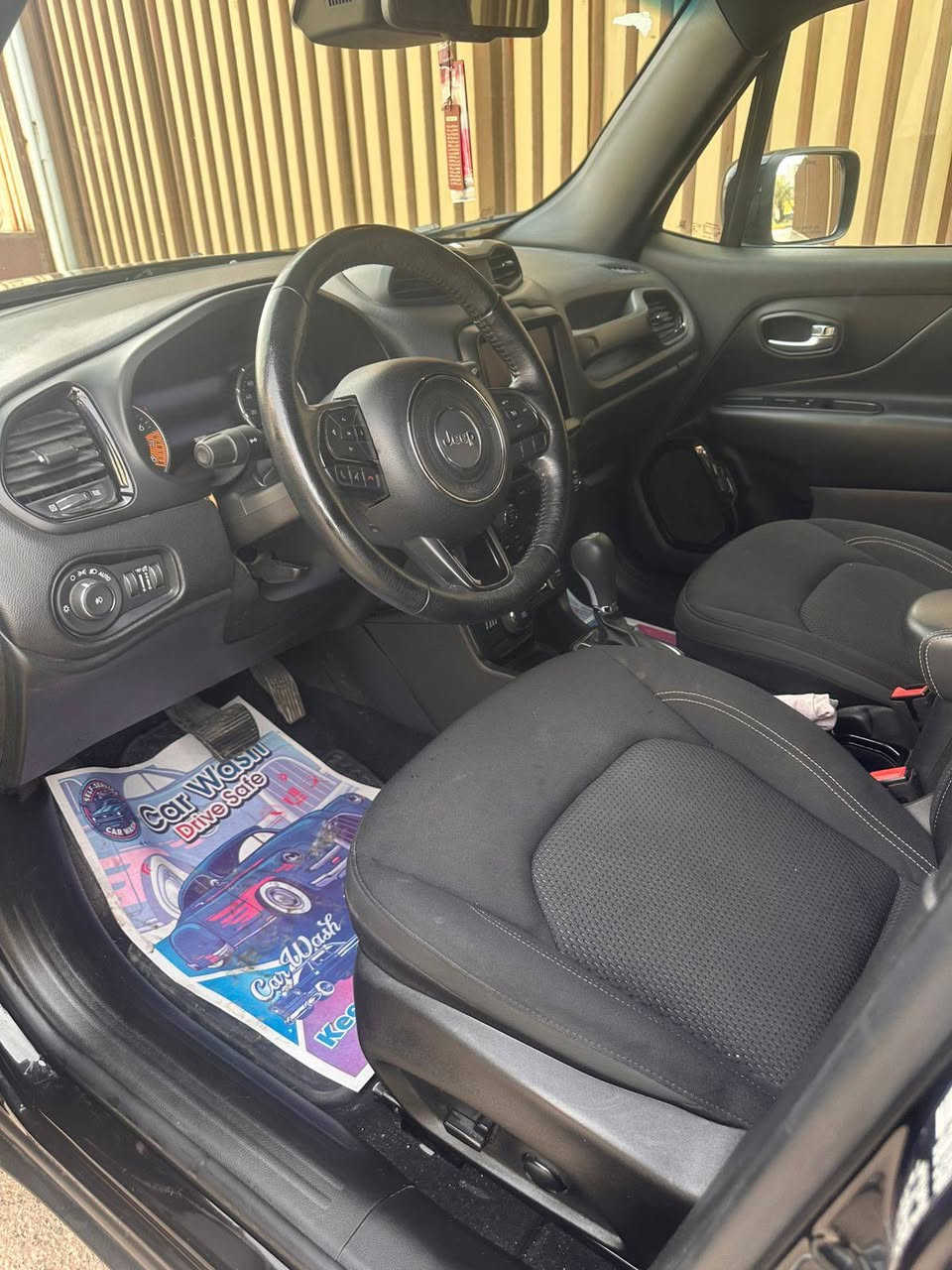 السلام عليكم 
جيب رينجد موديل 22امريكي
حادث جاملغ صبغ فقط 
صور حادث وسونار مرفق 
مكينه تيربو 1500 ماشيه 39
مواصفات المعروفه 
بصمه تشغيل عن بعد 
كشن كهرباء 
شاشه كبيره رادار وإحساس
وكامره دواره
مكان السياره بغداد البلديات 
120نهايته
***********
