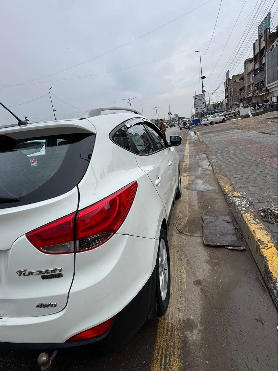 سلام عليكم توسان 2010 خليجيه
فول مواصفات مكينه 2000 دوش 
السياره بيهة رش وجاملغ وبنيد 
بدون دواخل 
مكينه جديده كيرهة نظيف 
السياره بنوراما اشاير بالمري تحكمات ستيرن  مري كهربائيه 
صدرهة نظيف
تبريد وتدفئه شغالات 
رقم انكليزي شمالي تحويل ثاني يوم 
السياره مابيهة نقوصات 
السعر (120) الشراي يتصل مكانهة بغداد
*********** بغداد, العراق
