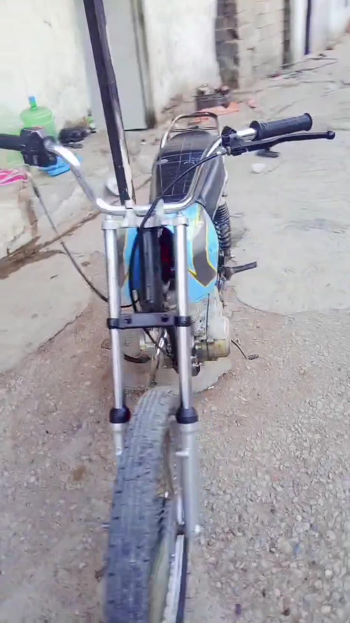 اسلام عليكم دراجه للبيع دراجه خير من الله لا تبخير لا تنقيص لا نضوح تجي تضرب هندر وتطلع  ويل خلفي جديد تانكي جديد دبلات اماميه جدد سرعه شلعه فولل السعر 225وبيها مجال حك جيه المكان ديالى بعقوبه قرب جسر الجورجيه رقم الهاتف ***********

