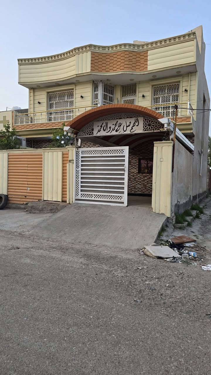 #للبيع #للبيع #مشتمل #ركن 
 
للبيع مشتمل طابقين موقع مميز ركن على شارعين طابو ملك صرف 

 بناء درجه اولى 🏛

 مساحه ١٧٠ متر 🏡
واجه ١٠ متر 🏡
نزال ١٧ ونصف متر 🏡

يقع على شارعين بعرض ١٠متر 🍁

سنة البناء ٢٠١٤ 🌍

يتكون الشتمل من طابقين الطابق الأول 🏡  

استقبال ٥ × ٥ 🏡
صاله ٥ × ٦ 🏡
غرفة نوم ٥ × ٥ 🏡
مطبخ ٥ × ٤ 🏡
منور ٢ × ٣ 🍁
صحيات داخليه وصحيات خارجيه 🏡

الارضيه بورسلين والبناء طابوك والسقف صب مسلح 🏡
كراج مع  حديقه  🏡

 الطابق الثاني 🍁

غرف نوم ٥ × ٤ 🍁
غرفة نوم ٥ × ٤ 🍁
غرفة نوم أطفال ٣ × ٣ 🍁
صاله ٤ × ٥ 🍁
صحيات في الطابق الثاني 🍁

تتوفر فيها جميع الخدمات السكن 🍁🍁🍁🍁

باقي التفاصيل موضحه في مقطع فيديو والصور 📷
 
الموقع بابل قضاء المحاويل حي ١٧ خلف مركز الشباب 🏛

🌿🌿🌿🌿🌿🌿🌿🌿🌿🌿🌿🌿🌿
#للإستفسار اكثر او معرفة السعر يرجى مراسلتنا او  الاتصال على الارقام التاليه او زياره #مكتب #عقارات #اراضي #المحاويل الكائن في قضاء المحاويل حي ١٧ قرب #مقهى الصياد القديم 
*********** / *********** حسين أبو شمس
