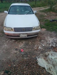 سياره ماجسته مديل ٢٠٠٠ سياره نضيفه محرك غرفته صدر بس كشره كدامك متوازي...