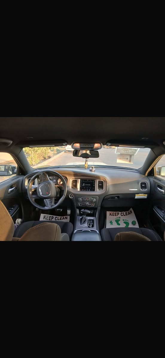 سلام عليكم جارجر للبيع موديل 2023 ماشية 37 حادثها بس بنيد الباقي كفالة جيتي السعر 235العنوان بغداد لاتصال ***********
