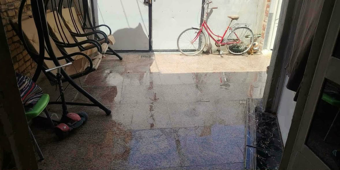 #دارللبيع  نقد ومباردة طابقين
بيت مرتب بمعنى الكلمة  

 المساحة: 127م ونص الواجهة 6وربع  

الموقع  : العسكري الاول 

الطابق الاول: غرفة وصالة ومطبخ واستقبال وصحيات داخلية وخارجية 

الطابق الثاني: غرفة جاهزة والباقي هيكل واصل للسقف 

اقرب نقطة دالة: خلف سايدين الوكفة اول فرع عاليسرة جدا قريب على فلكة العلماء  بناء مرتب ونظيف 

للاستفسار اكثر خاص او 

واتساب  ***********
