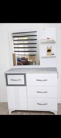 بوفيه نضيفه جداً جداً جداً  سعر 150 ميز تركي 135 رقم راعيه 07803176794