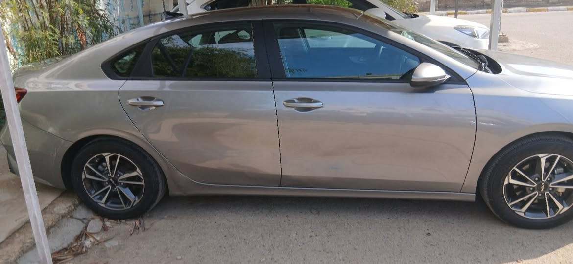 كيا فورتي موديل 24 ماشيه 50 الف نص فول حادثه كما موضح بصورة جاملغ حار وباب بارد وطعجه بالبنيد بارد رايده ب156 وبيها مجال بسيط تفاصيل اكثر او ستفسار اتصل 
*********** مكفوله كفاله عامه عده حادثه فقط ايرباك سليم
