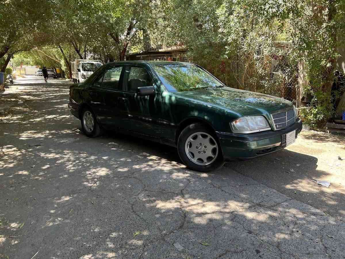 سلام عليكم
مارسيدس c200 1995 

مكينه مكير بطه لا تنقيص ولا تبخير 

تبريد نقص راديتر 

رقم الماني تحويل مباشر 

تاير جديد

باتري جديد  

صدر امامي خلفي جديد 

سياره كامله مكمله مبيها اي نقص 

سعر 40 وربيها مجال 

***********
