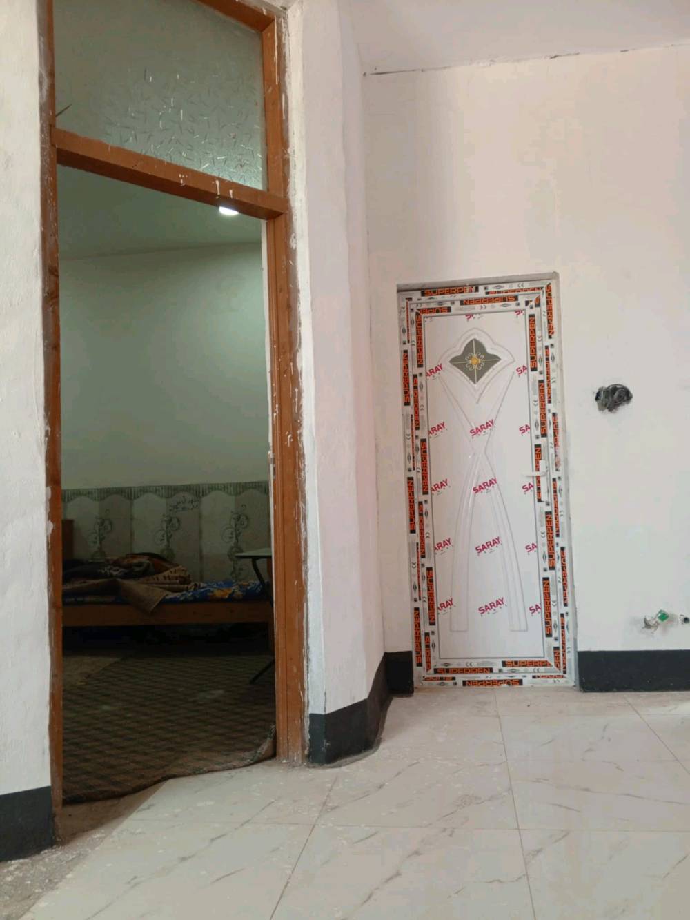 🏡 بيت للبيع – طويريج / حي الضباط / شارع المحيط

📍 الموقع:
مقابل حي الصناعة، بالقرب من المدرسة

📐 المساحة:
300 متر²
طابو زراعي – سند 25 – ركن

🏗 البناء:
طابق ونصف – بناء جديد

🔌 الخدمات:
ماء، مجاري، كهرباء متوفرة

✨ المواصفات:
▪️ 3 غرف نوم
(غرفتان بالطابق الأرضي + غرفة بالطابق الثاني)

▪️ استقبال واسع
▪️ صالتان
▪️ مطبخان
▪️ صحيات داخلية وخارجية
▪️ مناور عدد 2

📩 لمزيد من التفاصيل راسلني خاص

📞 للتواصل:
***********

📱 واتساب متوفر 👆
أو مراسلة خاص