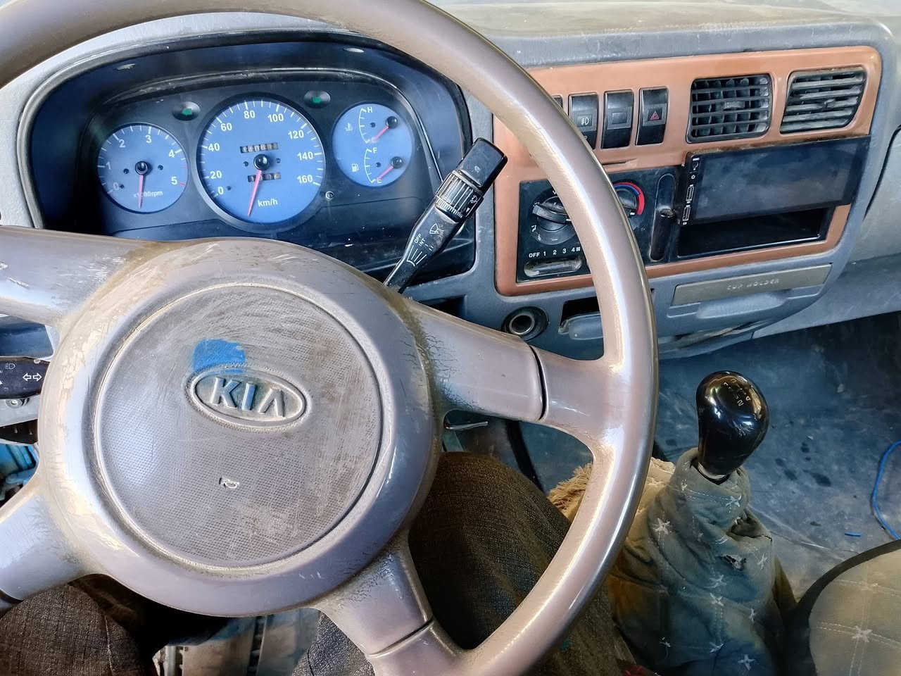 كيه بزون للبيع موديل 2002 جاهزه كير محرك اكسل باور صدر تايرات كهربائيات نظيف مامسجل  السعر 27 وبيها مجال شرقاط ***********
