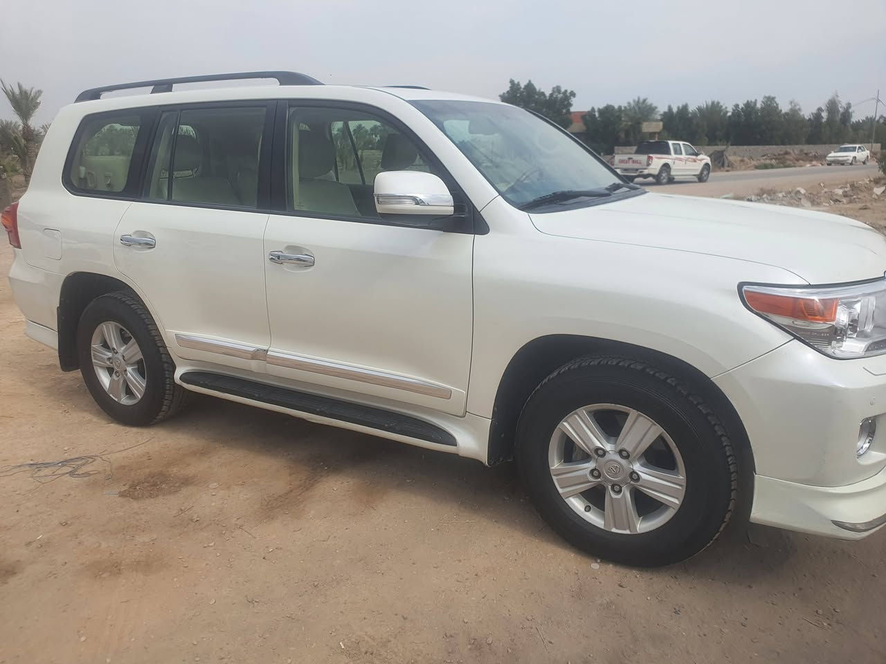 لاندكروز . 2012 . فطيم . ماشي 273 . مكغوله من الصيغ والضربه 
جاهزه . تخم تاير جديد . حدادية جديده . سنويه لغاية  شهر 12 . 26
بيها شخط . واضح بالصور الجه اليساره . بسيط . رقم بغداد  تحويل مباشر 
***********
***********
السعر 340 بيها مجال .
