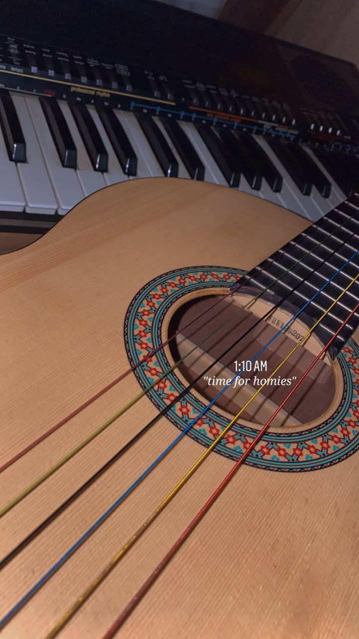 ماركا وئ: yamaha c40m 
ده نگئ: گه له كئ خوشه بئ جه زه يه 
تئلئت: يئت 25 هزارا يئت پئفه 
پاقژي: 85% يه 
ده سكئ وئ يئ راسته ئه به ت خار نه بويه و تئله نزمن ژي بو عه سڤئ گه له كا خوشه مرتاحه 
دياري: چانته و كه لامچه(قفل) گه ل دانه 
بها: 120 هزار 
ژمارا ته له فونئ  *********** The دهوك, العراق
