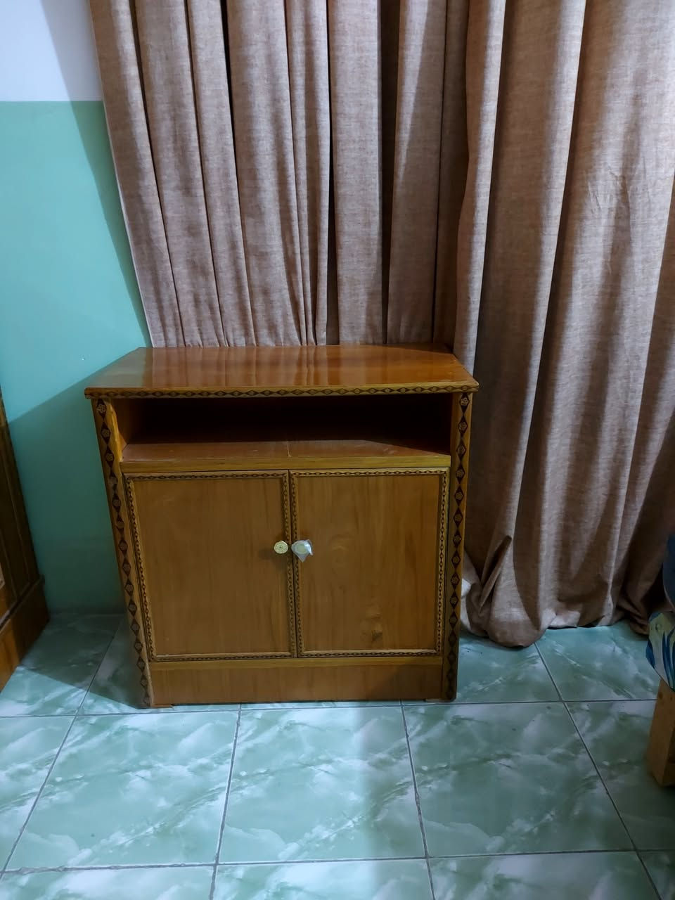 السلام عليكم غرفة اخشاب للبيع جديده مامستعمله السعر مليون ونص وبيها مجال مكاني كربلاء للإستفسار ***********
