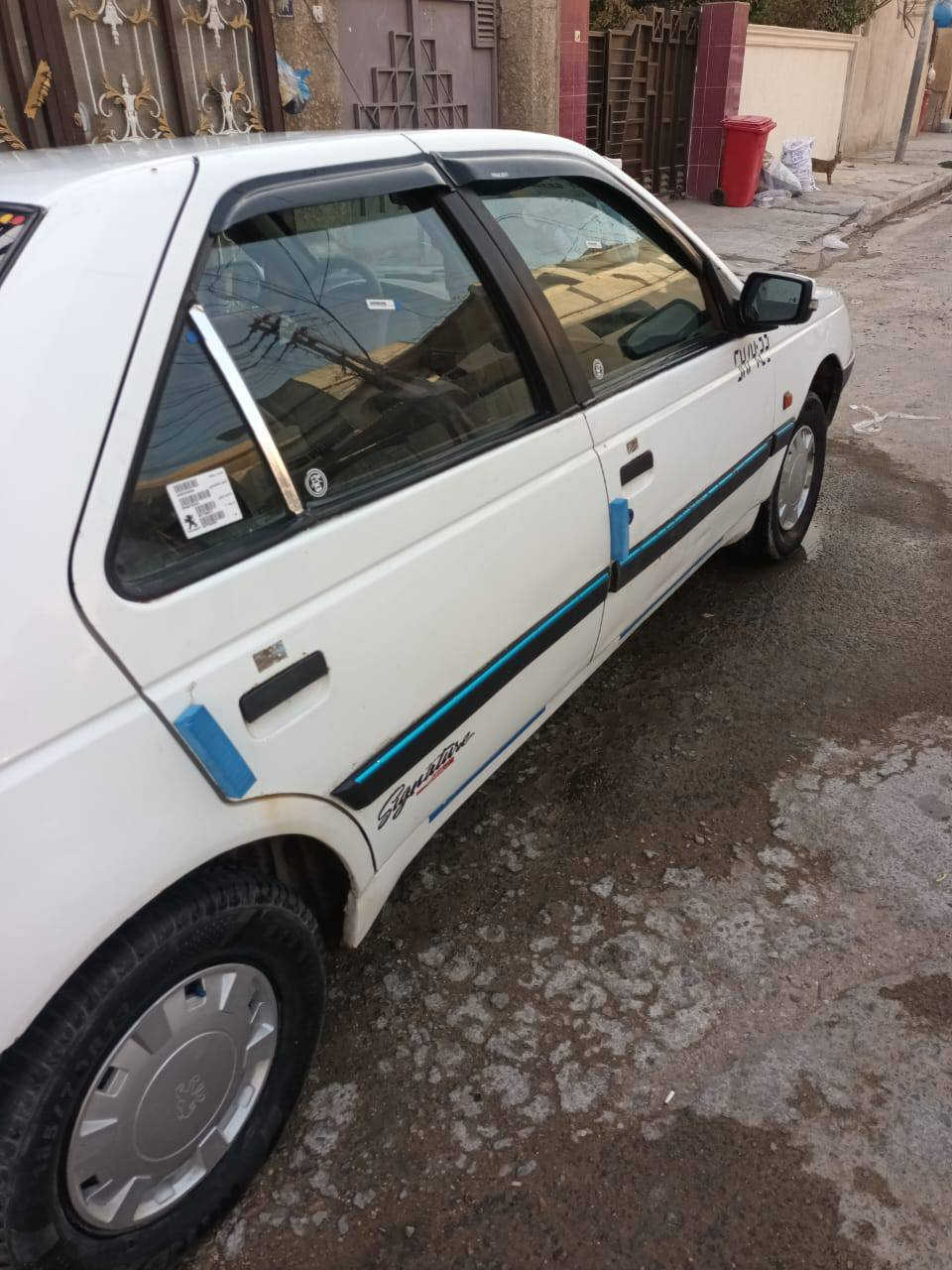 السلام عليكم عندي سياره بيجو 2007بدون حادث رقم بغداد الون ابيض مكينه وكير مكفولات سياره جهازه المكان الدوره ابو دشير 25ورقه وبيها مجال بسيط اتصال برقم ***********رقم الثاني ***********
