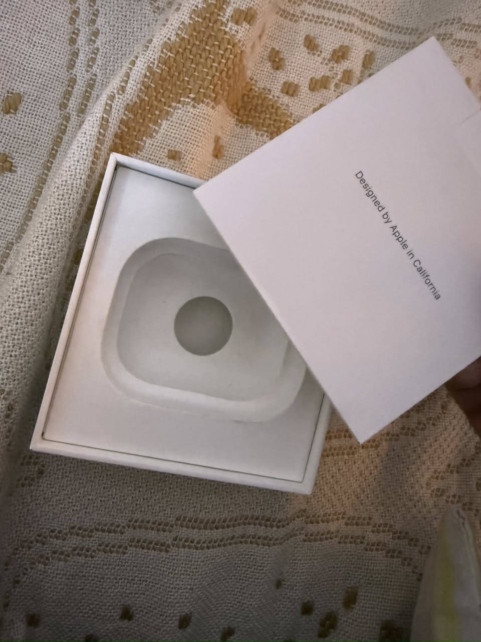 السلام عليكم 
ايربودز برو جيل اول 
نظافتها ٩٨٪؜
سماعة كامل ملحقاتها
سعرها ١٢٠
تواصل واتساب فقط 
***********
