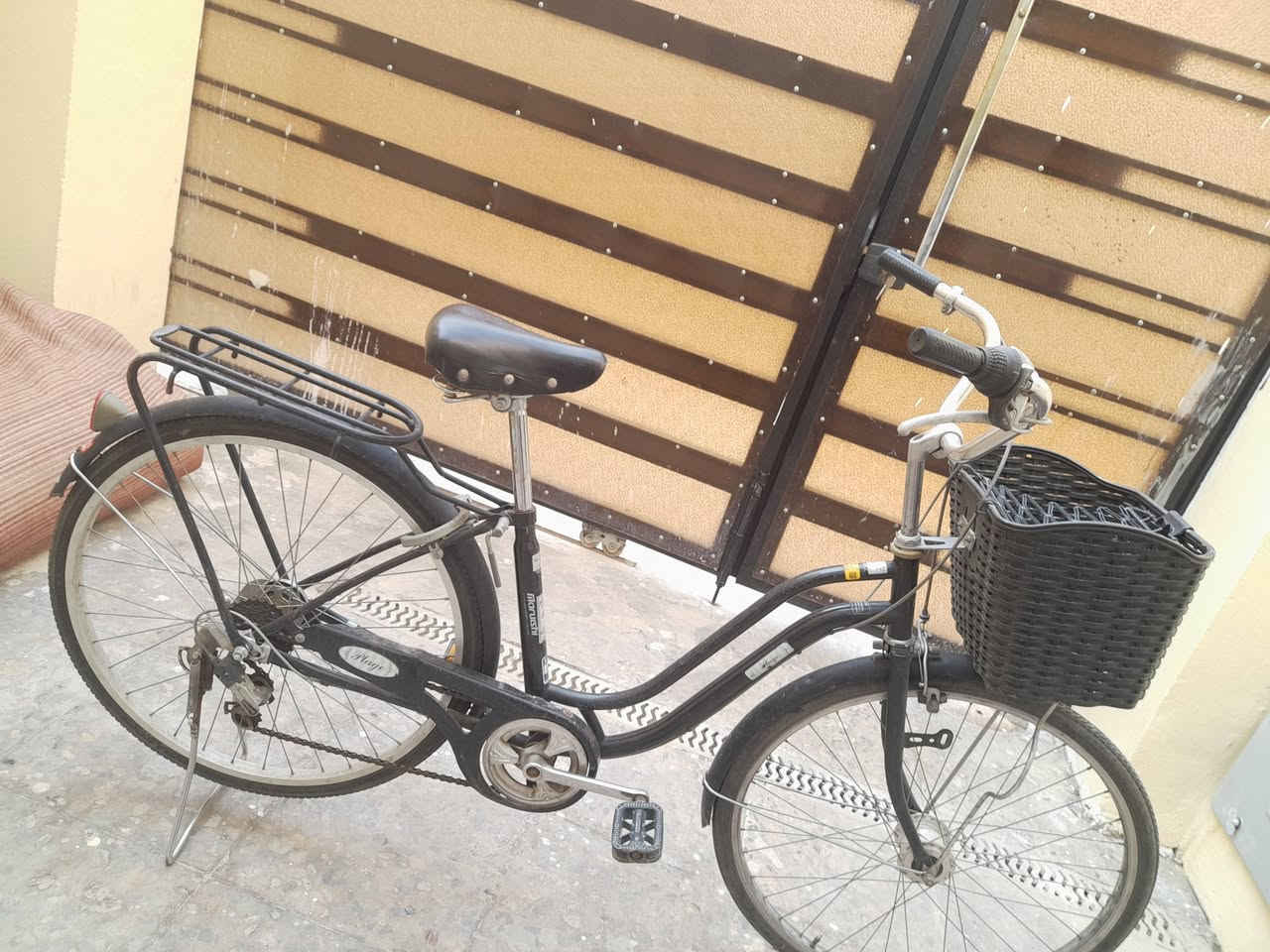 السلام عليكم بايسكل جديد مستعمل قليل جدآ 
للبيع حجمة 25 سعر 100 وابي مجال للستفسار ***********
