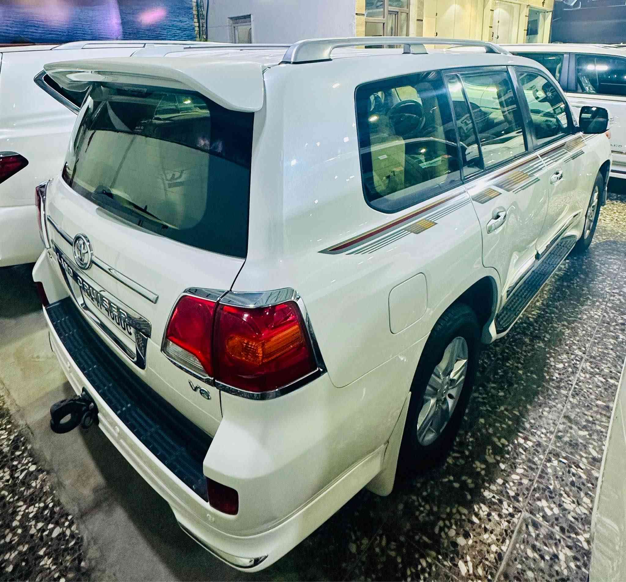 السلام عليكم 
لاندكروز 2014ابريم
مكفولة كفالة عامة 
عدة دعامية امامية صبغ 
فقط فول مواصفات
6سلندر مكينة كير مكفولات
السعر 380وبيهة مجال
موقع بغداد زيونة
الستفسار *********** بغداد, العراق
