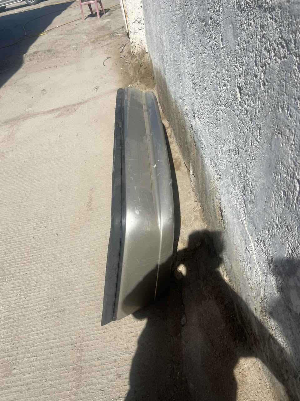 السلام عليكم عندي دعاميه خلفيه وغطاء خلفي مع الكزاز اوبل فكترا موديل 1995 اللون شمباني السعر للقطعتين 150 الف للاستفسار ***********
