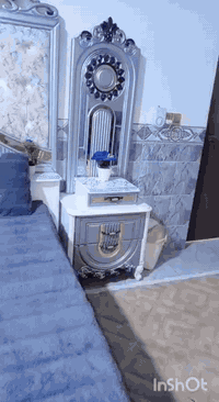 غرفه اخشاب للبيع ستعمال قليل السعر مليون و750 الف وبيه مجال قليل مكانه...