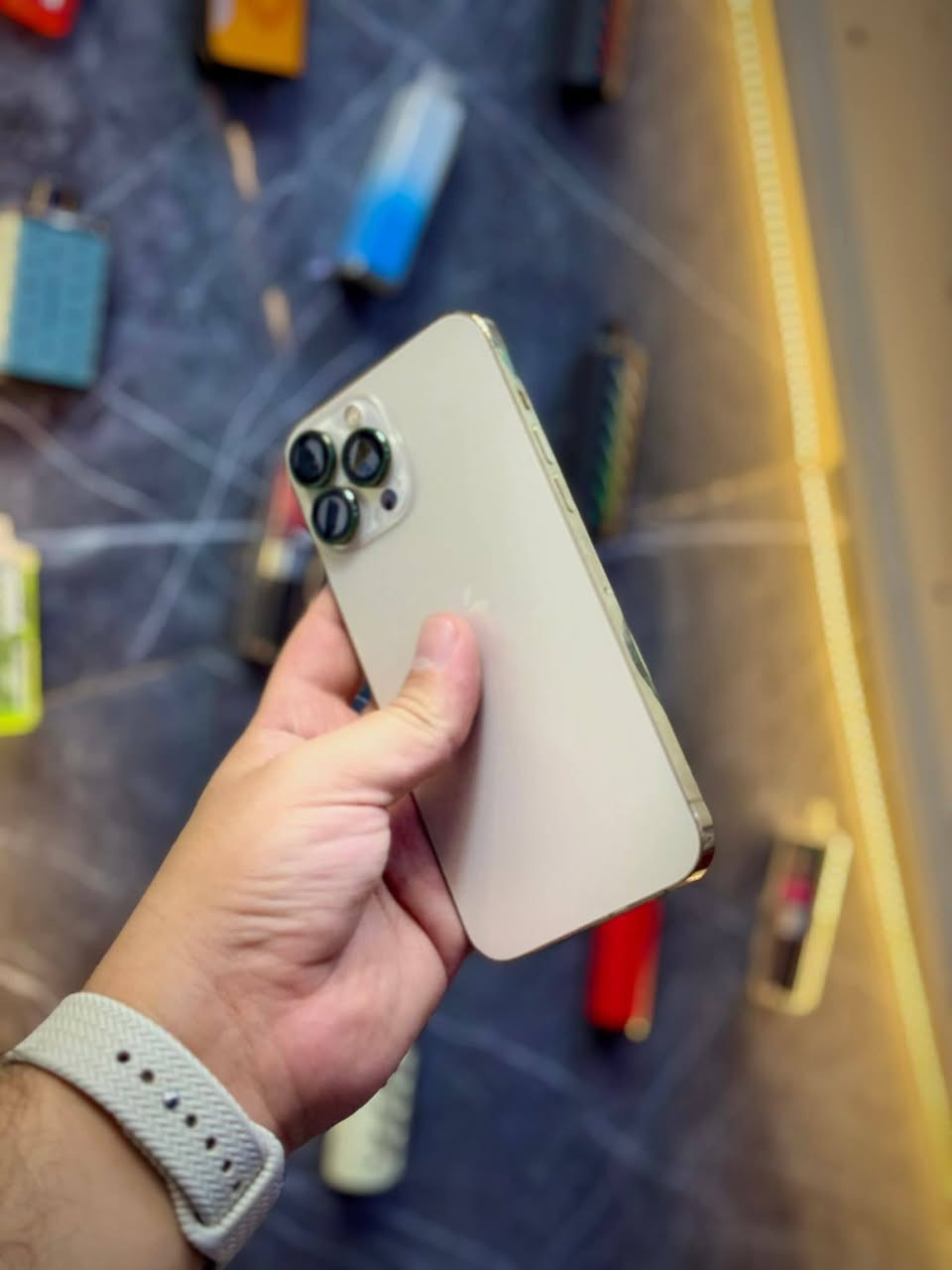 ايفون 13 برو ماكس 
جهاز جديد بحاله الوكاله 
جهاز ضمان من كلشي ومكفول 
مبدل شاشه نوعيه تخبل 
ذاكره 512 
بطاريه 85 
مكاني حله 
اتصال او خاص 
***********
سعر 575
