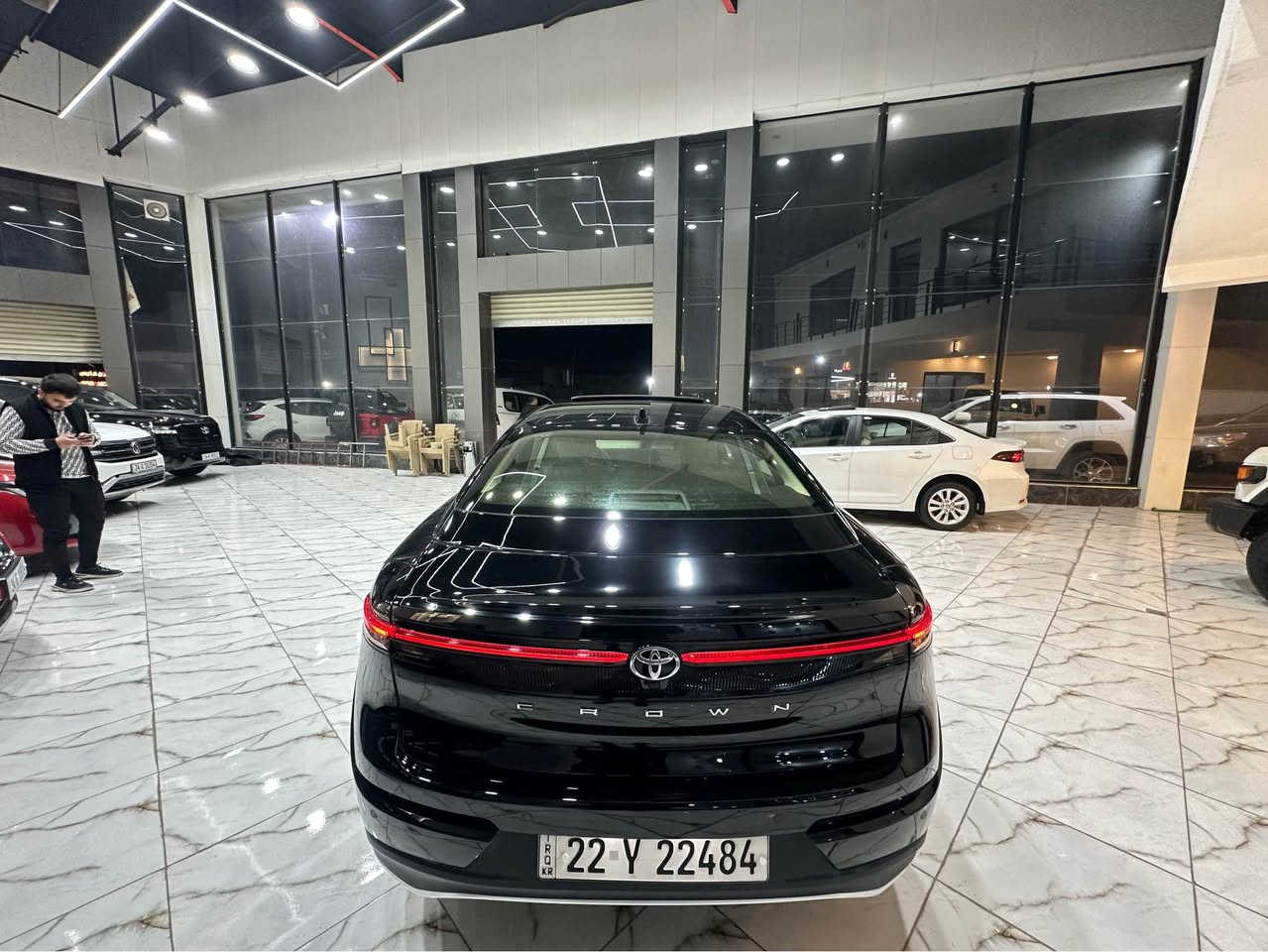 تويوتا كراون
مؤديل:2023
 مواصفات:-فول-PPF
سلندر:بزين-هايبريد
كيلؤمتر:4000
***********
*********** أربيل, العراق
