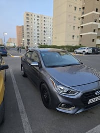 اكسنت 2020 امريكي حادثها  الاصلي بسيط   قطعه وحده   1600 محرك   نظيفه ...