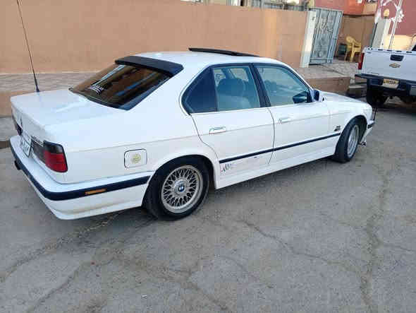 للبيع بي ام  بالنقد والقصد 525 كير عادي مكينه 20 كبس
طخم امامي خلفي جديد مكينه بي اسم صرف 
مديل 1990 اتريد تحويل اتريد وكاله بغ عام للجماليه
السعر 50 وبي مجال 
رقم الهاتف ***********
