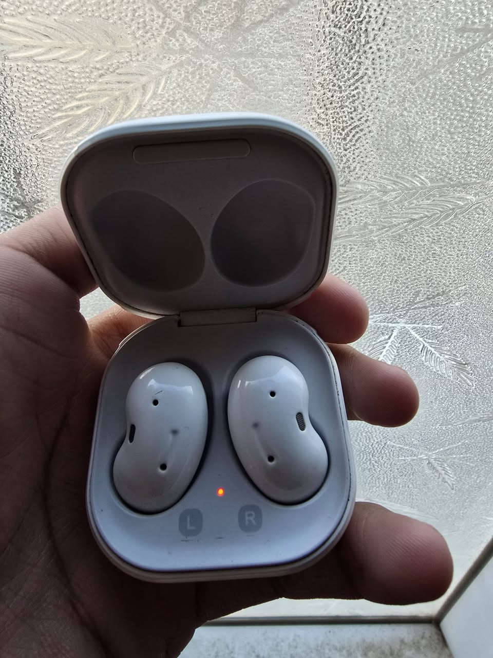 سماعه سامسونك الاصليه بيها ضمان
Galaxy Buds Live
بالشحن تخبال واضحه ونضيفه المكان ديوانيه قضاء عفك
هاتف ***********
