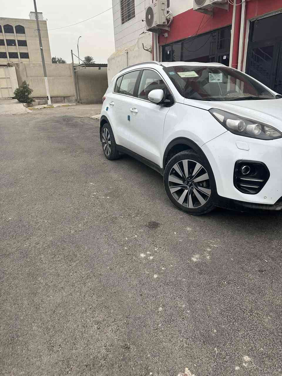 السلام عليكم للبيع كيا سبورتج رقم بغداد 
موديل 2017 ماشية 94
السيارة مكفولة من الصبغ 
مكينة وكير كفالة تبريد وصدر ورقم جديد وهزة جديدة 
العنوان بغداد الكرخ 
السعر 175
رقم الهاتف  
***********
